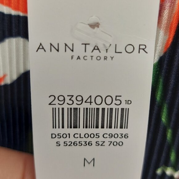 Ann Taylor Floral Pleated Sleeveless Blouse Size Medium - Picture 6 of 7